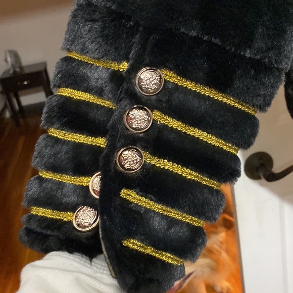 Foxy Fun and Fleecy! Beautiful Jacket, lots of fun and definitely different! - Picture 4 of 11